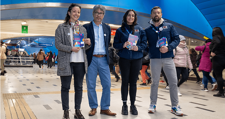 INE instala 13 Puntos Censo fijos en el Metro de Santiago para responder el Censo