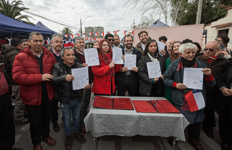 Gobierno y asociaciones de ferias libres firman acuerdo para la creación de proyecto de ley de Ferias Libres