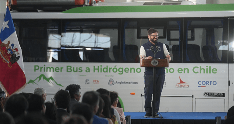 Presidente de la República, Gabriel Boric Font, participa del lanzamiento del primer bus a hidrógeno hecho en Chile